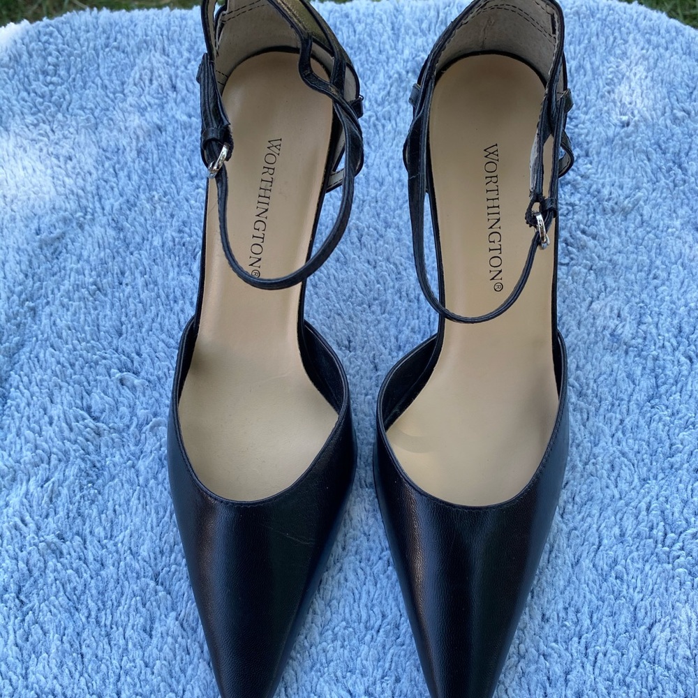 Black closed toe heal!